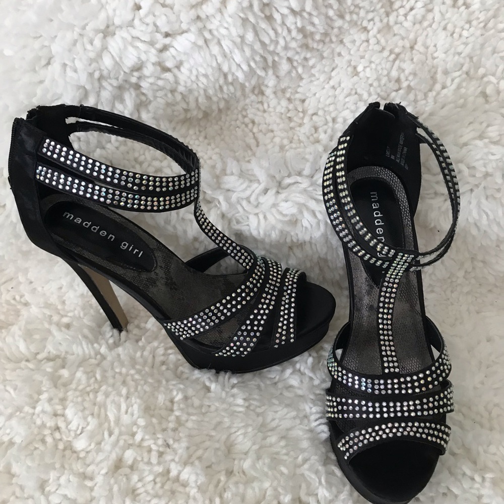 Madden Girl Black Studded heels